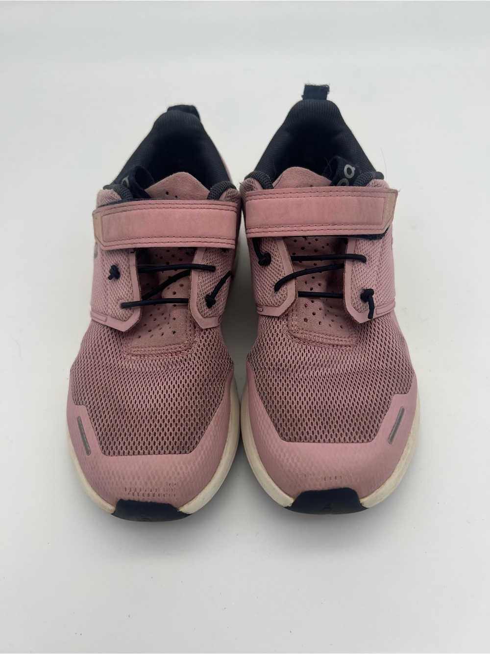 On Running Kids size 1 cloud play Pink Athletic Shoes no tie girls sneakers - Picture 2 of 10